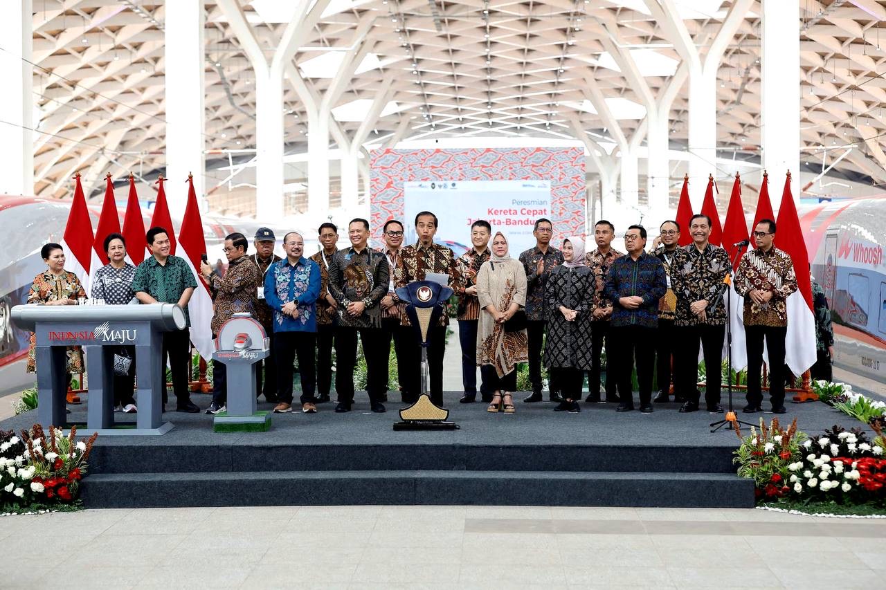 Indonesian president inaugurates 'Whoosh' high-speed railway, boosting connectivity